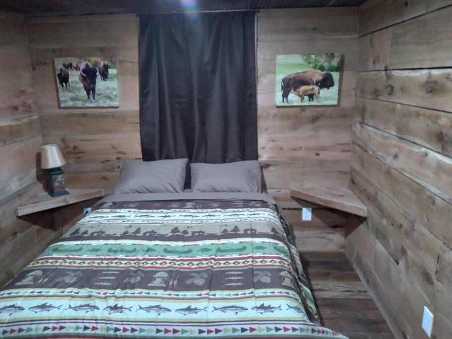 Cabin With A Tree House On A Buffalo Farm . Marshall Экстерьер фото
